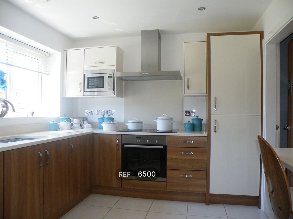 Property photo 2 of 12 Kitchen