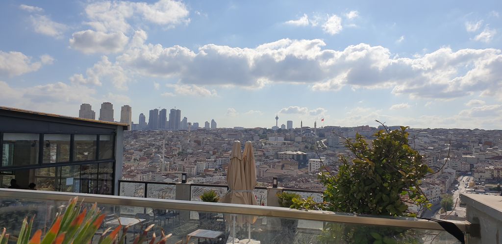 Property photo 1 of 14 Chic Istanbul Apartment For Sale With On Facilities - Amazing City And Nature Views