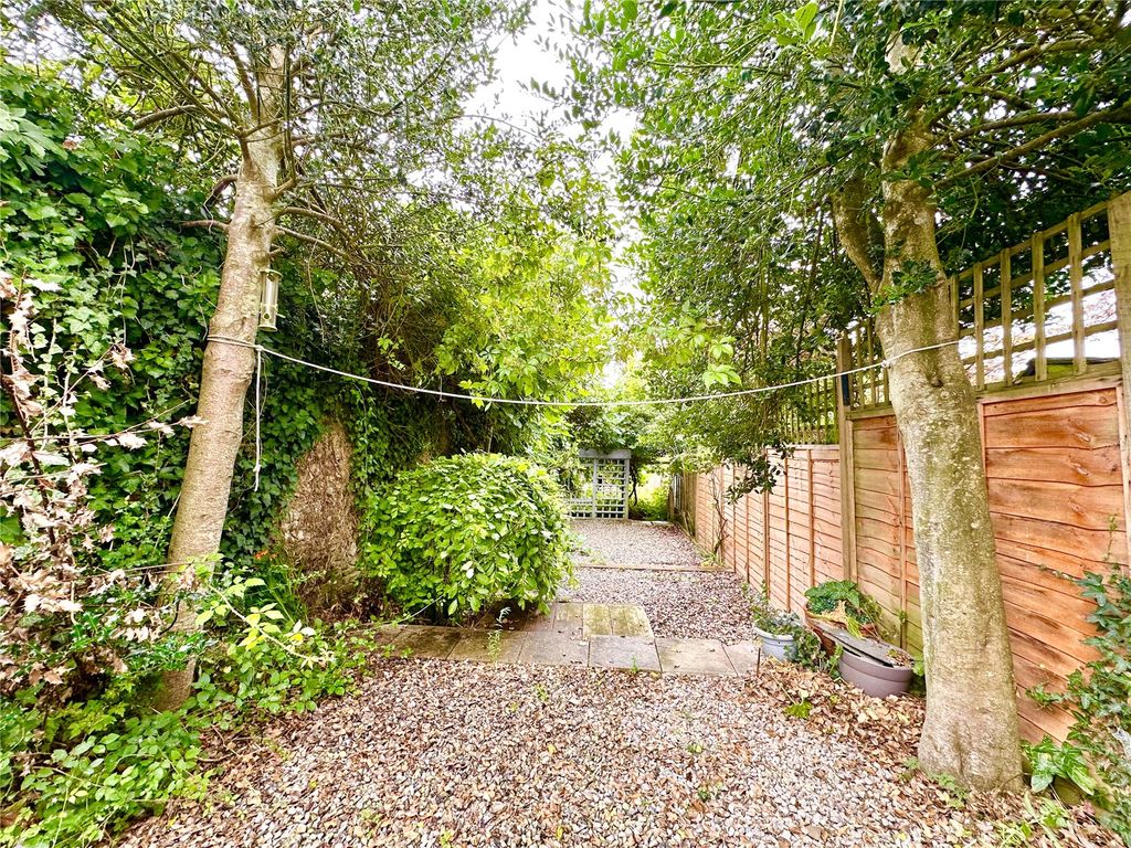 Property photo 2 of 29 Picture No. 23