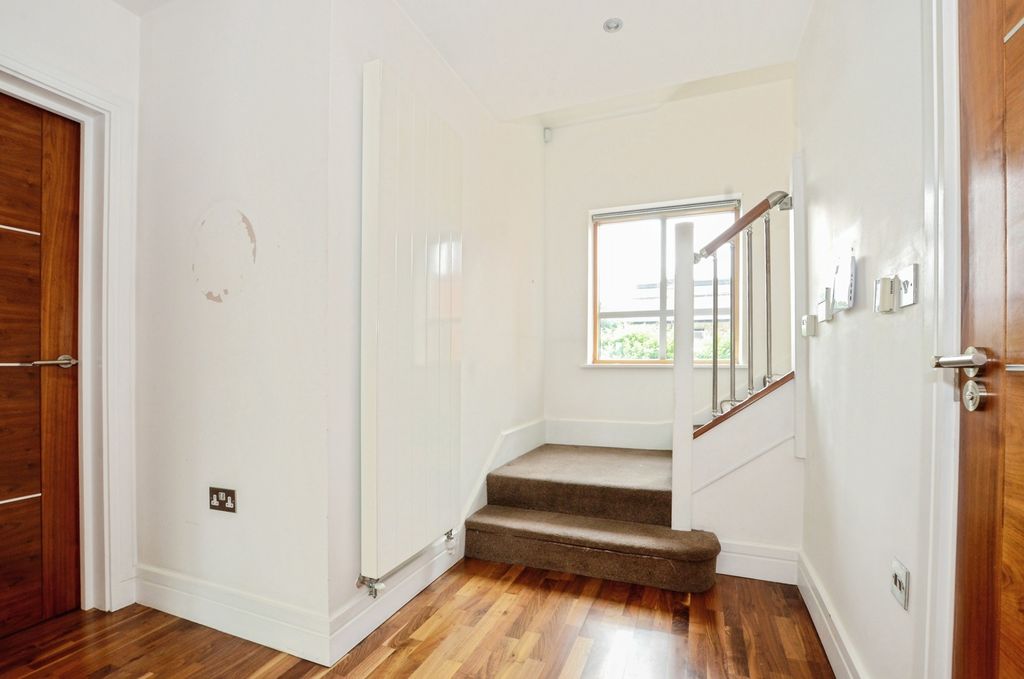 Property photo 2 of 10 Pbox-Img.Jpg