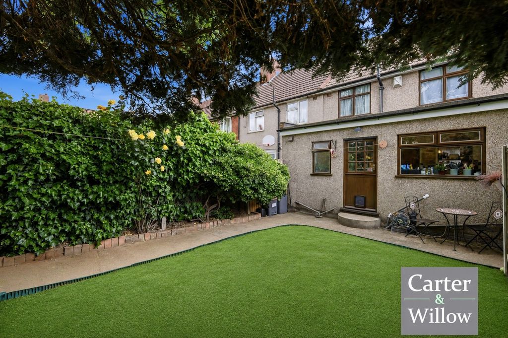 Property photo 2 of 11