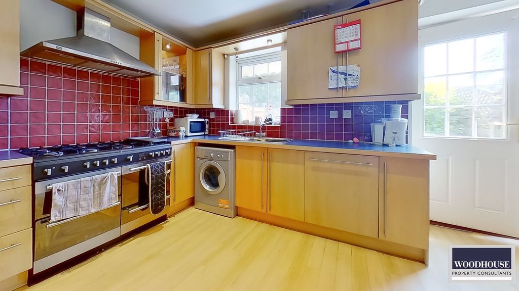 Property photo 2 of 35
