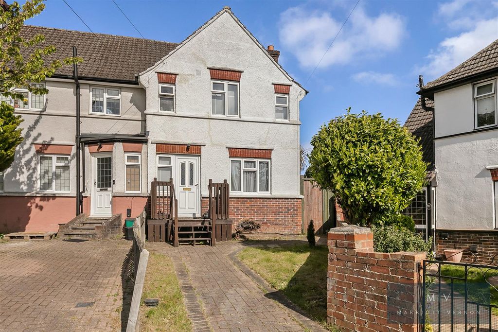 Property photo 1 of 15 Hawthorn Crescent 4 MV-1.Jpg