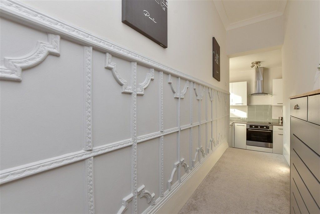 Property photo 3 of 11 Hallway