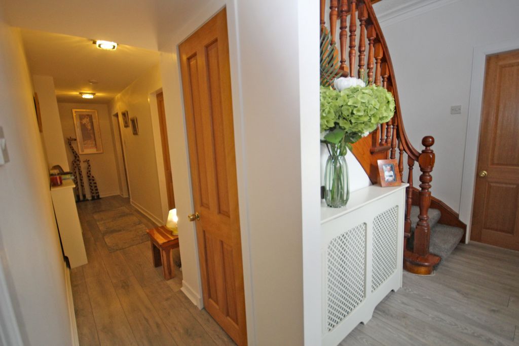 Property photo 2 of 33