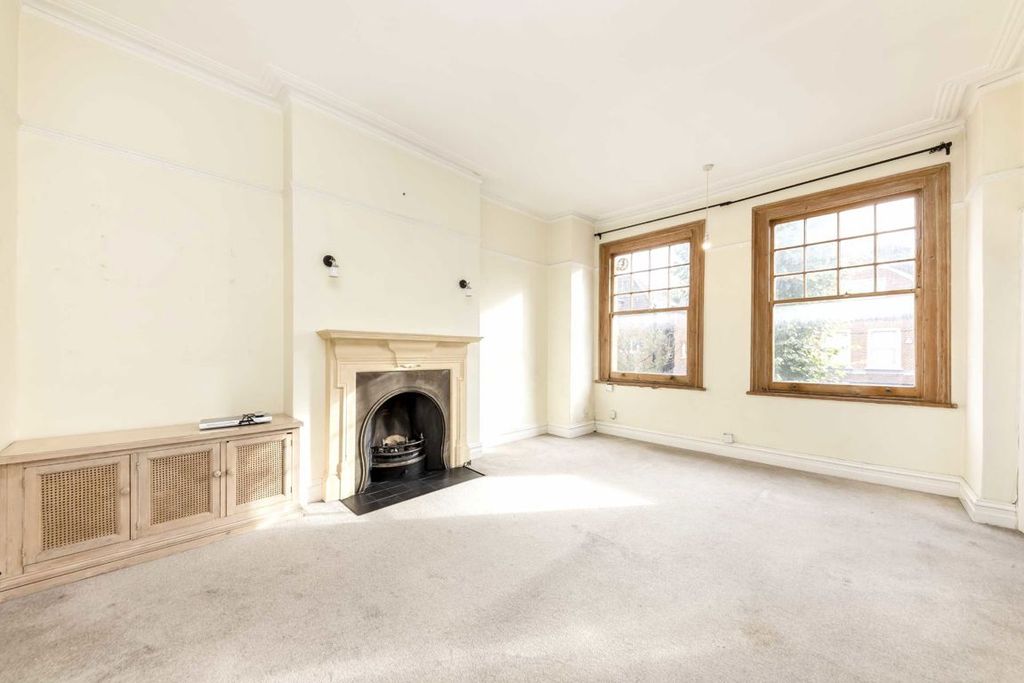 Property photo 2 of 6