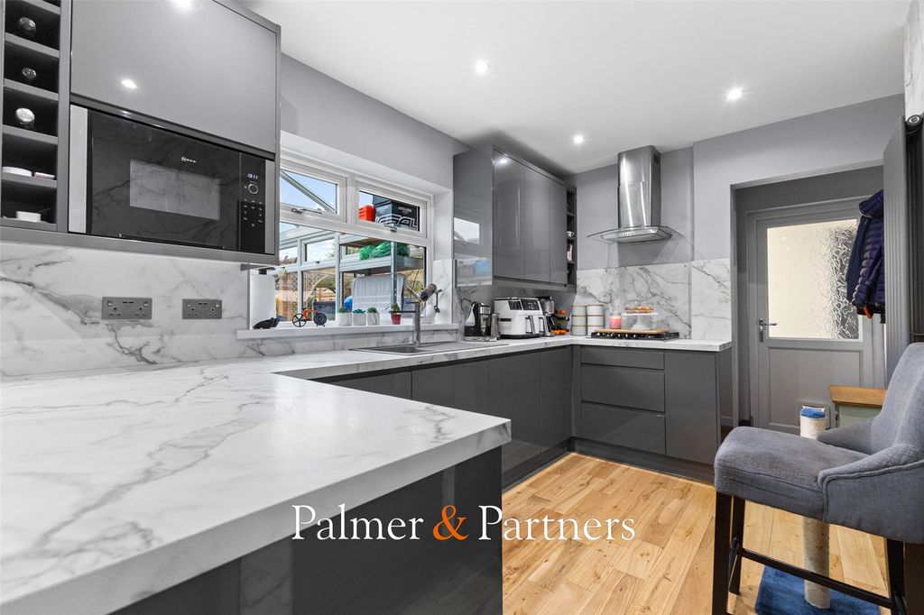 Property photo 2 of 34 Picture No. 12