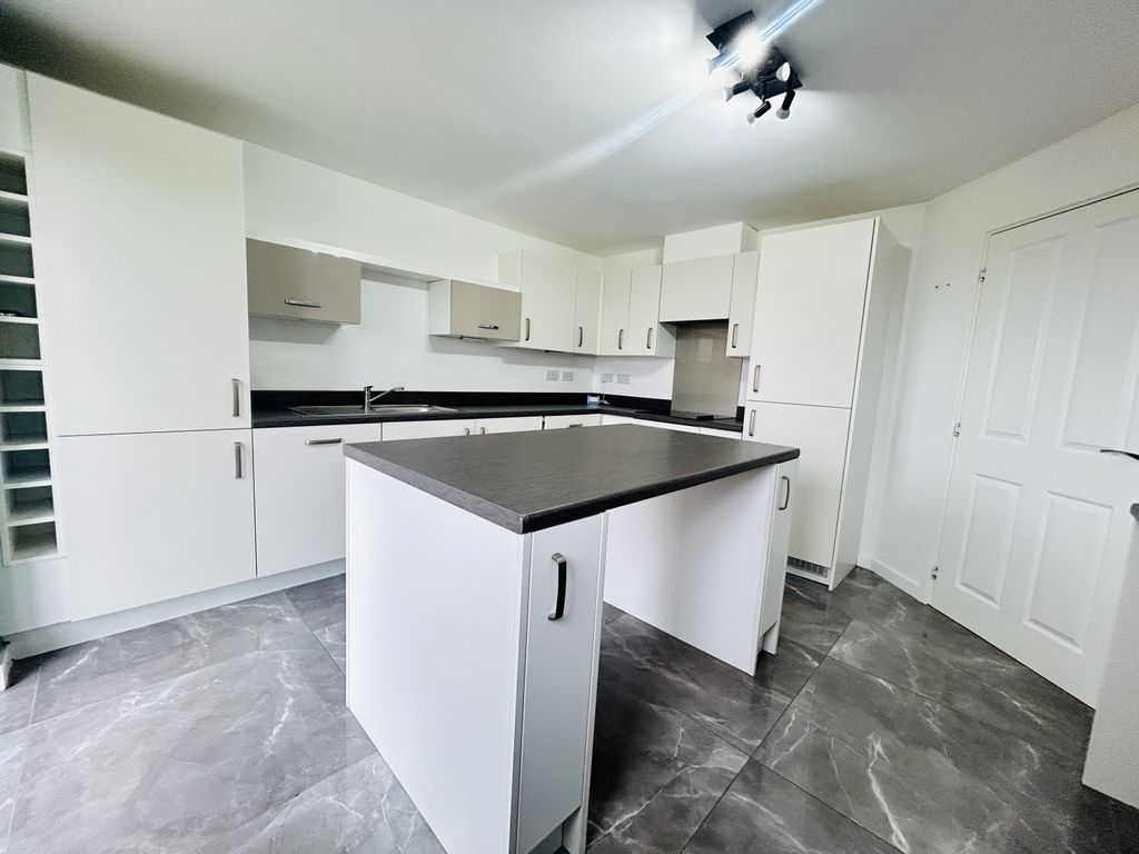 Property photo 3 of 17 Img_9311