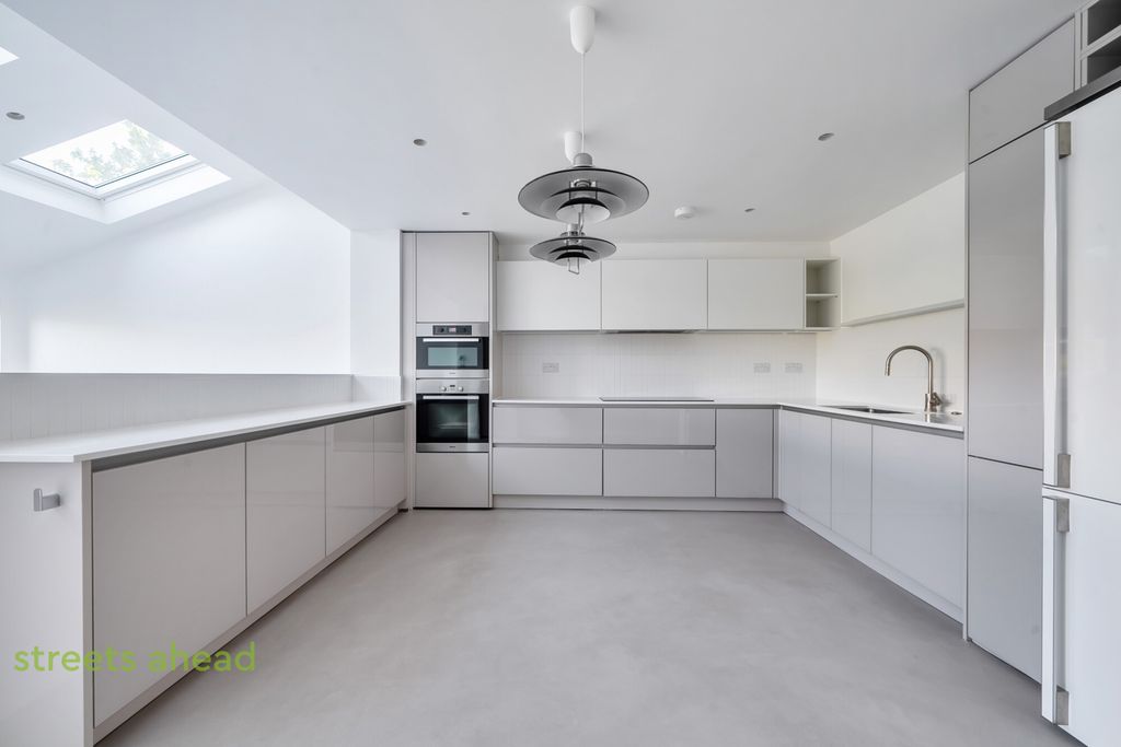 Property photo 3 of 20 83Cbde47-61dc-4d3...