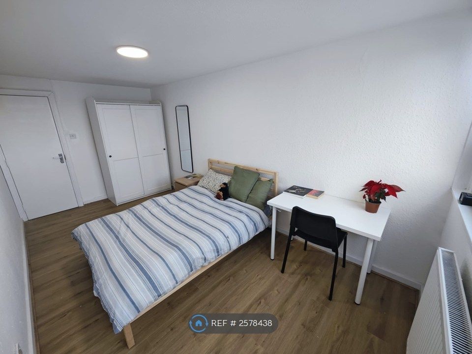 Property photo 2 of 19 King Size Room 1, All New Furniture