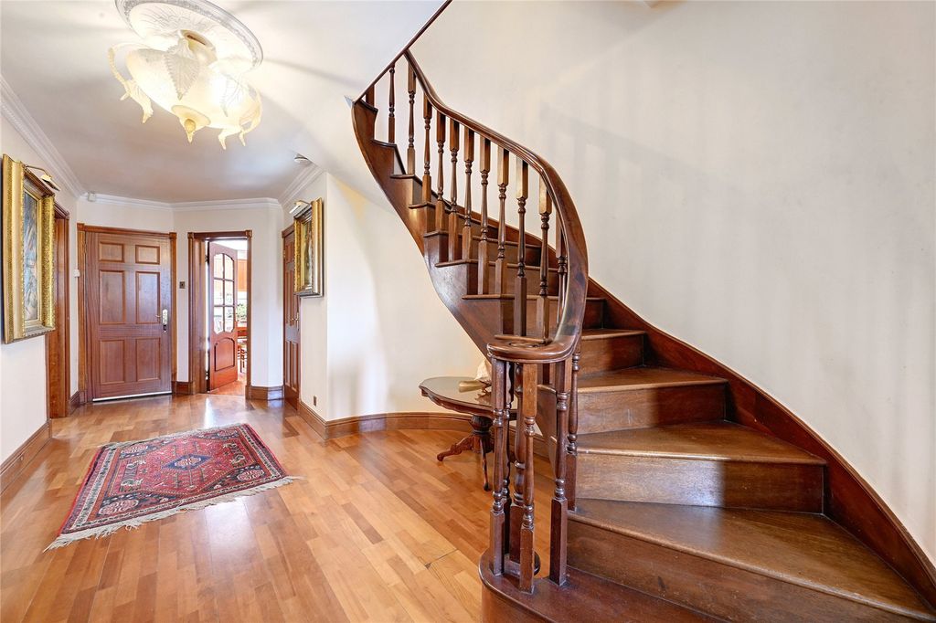 Property photo 2 of 26 Duncombe Hill