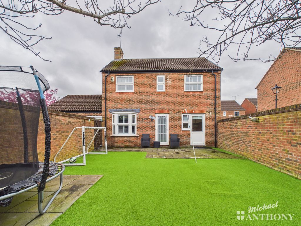 Property photo 3 of 16 Cam03218G0-Pr0927-Still013