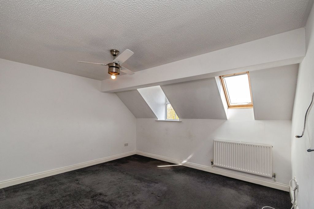 Property photo 3 of 23 Pbox-Img.Jpg