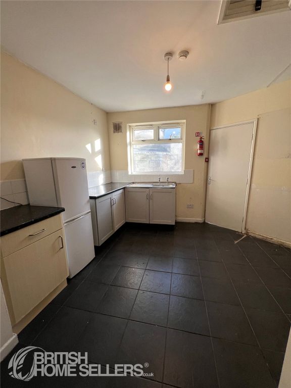 Property photo 2 of 19 Picture No. 21