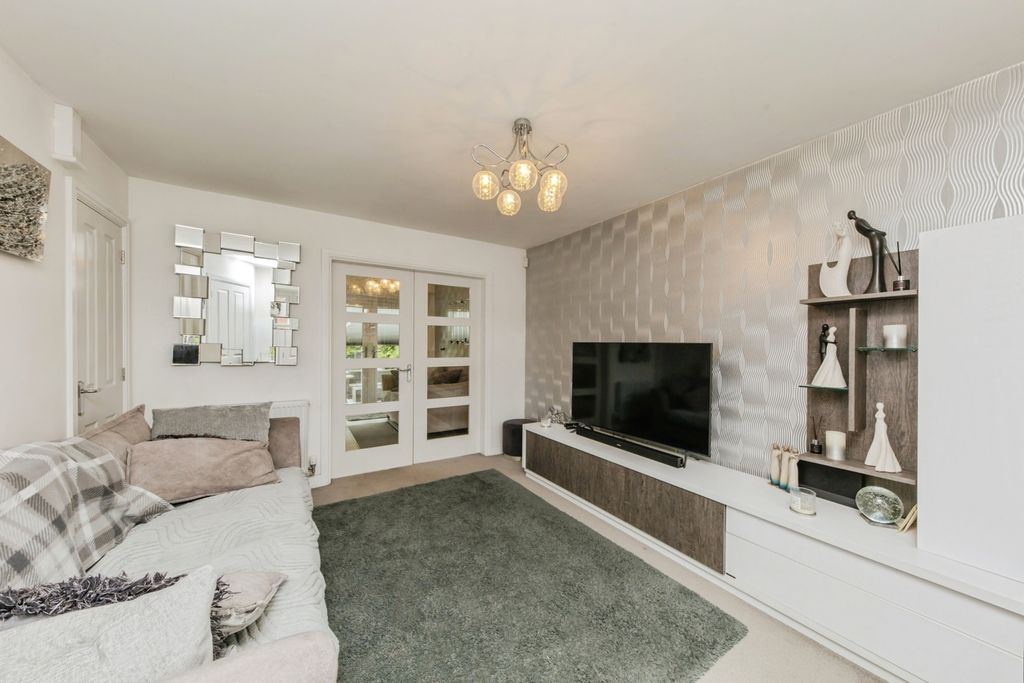 Property photo 2 of 17 Photo