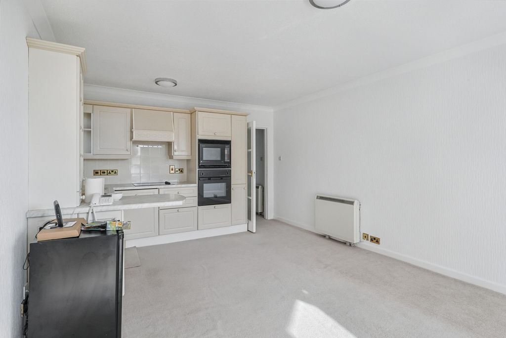 Property photo 3 of 11 Flat 10, Sandford House, 151 Mudeford Lane, Christchurch, Bournemouth, Bh23 3Hr