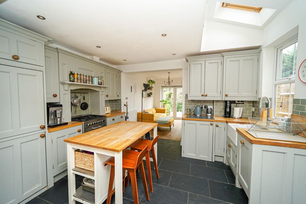 Property photo 3 of 27