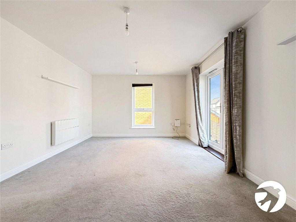 Property photo 2 of 13 Lounge