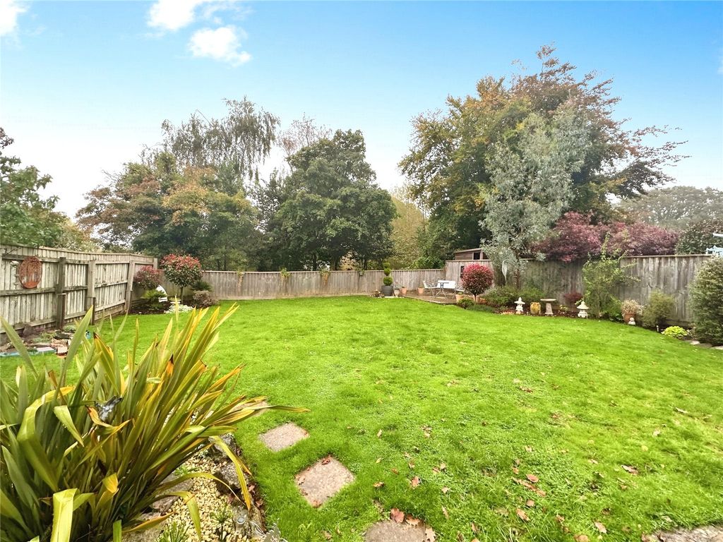 Property photo 2 of 8 Garden