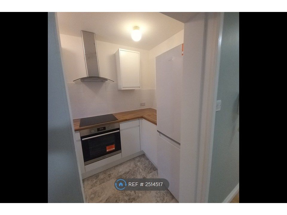 Property photo 3 of 10 Kitchen