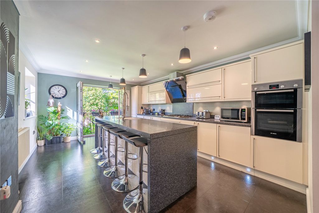 Property photo 3 of 33 Picture No. 15