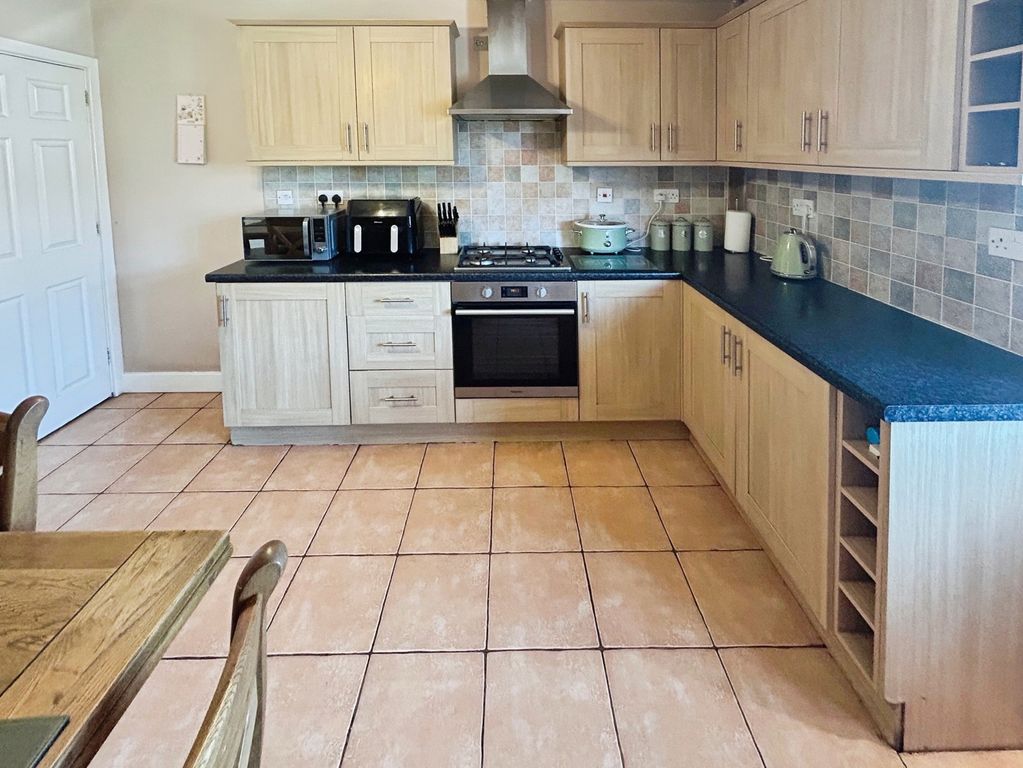 Property photo 2 of 27 Kitchen