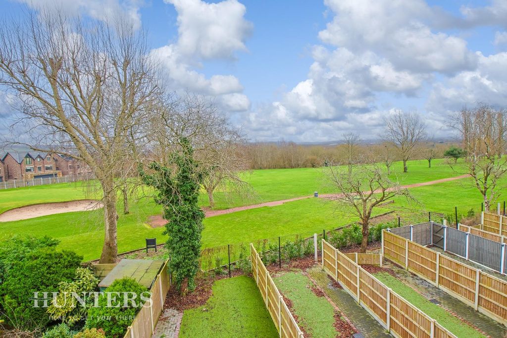 Property photo 2 of 18 Externally