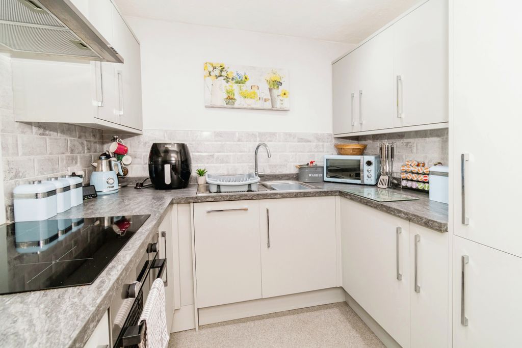 Property photo 2 of 11 Kitchen