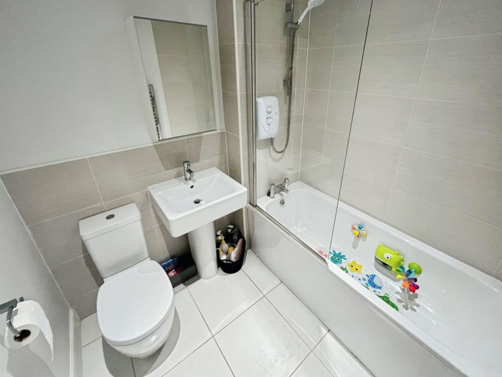 Property photo 3 of 13 Pbox-Bathroom-335893.Jpg