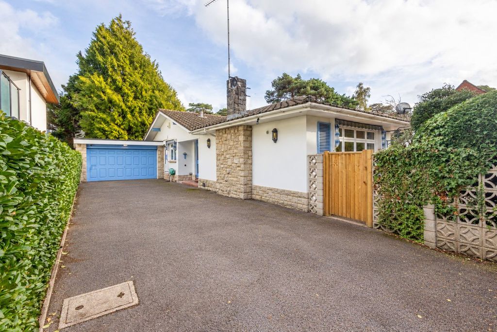 Property photo 1 of 1 Canford Crescent