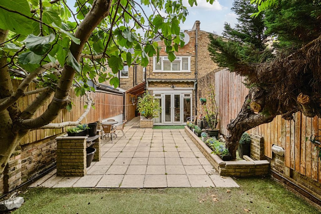 Property photo 2 of 15 Picture No. 21