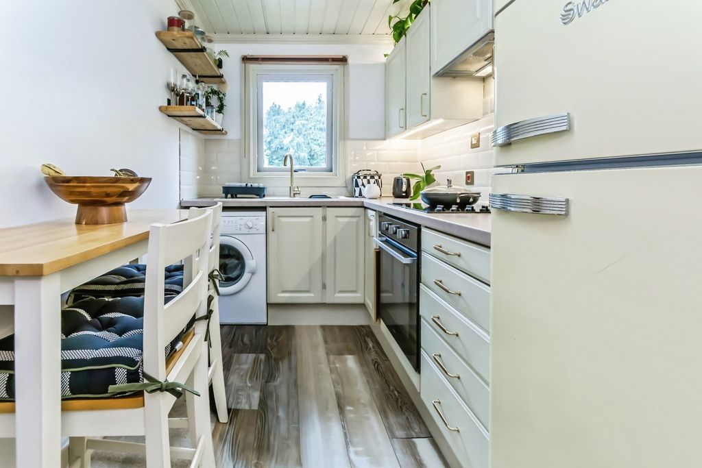 Property photo 3 of 10 Pbox-Img.Jpg