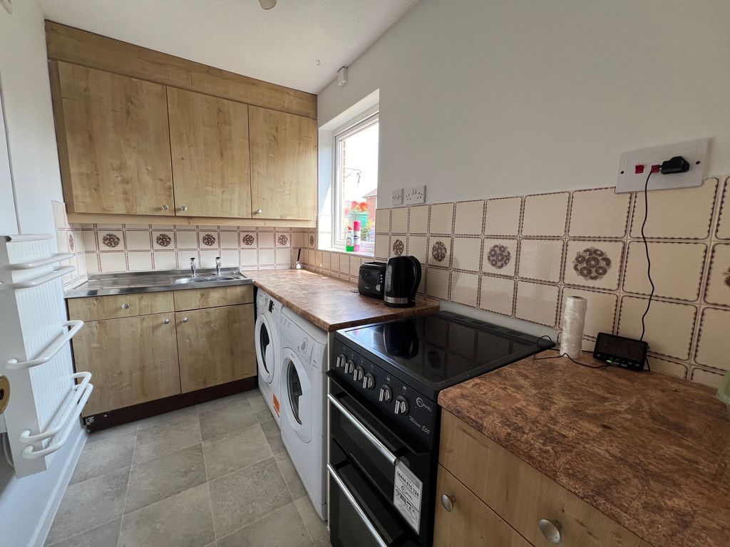 Property photo 3 of 6 Kitchen