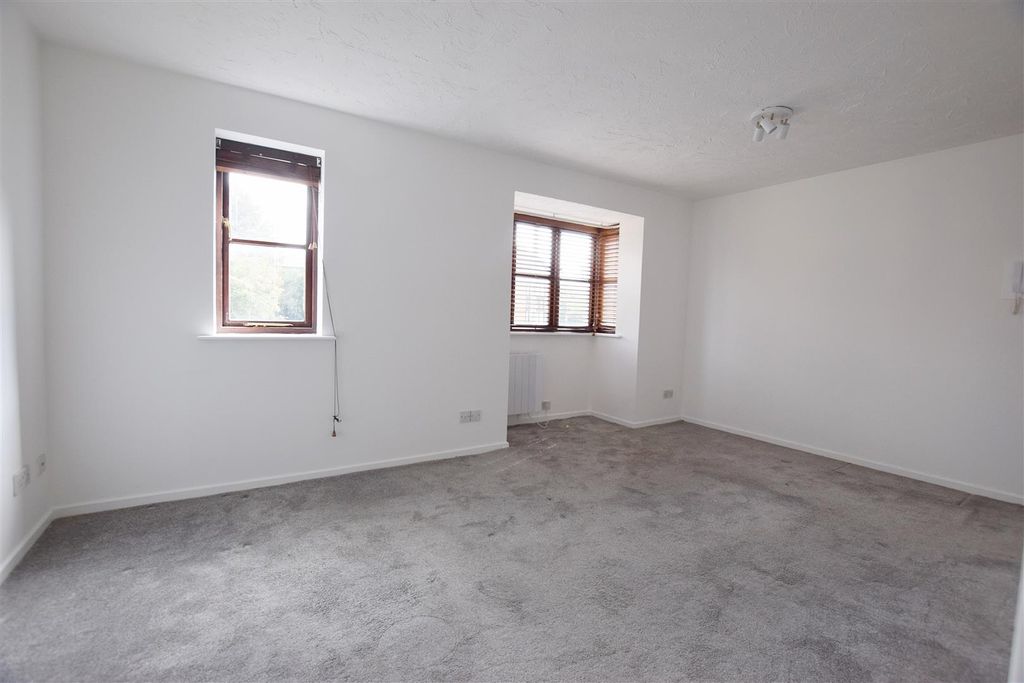 Property photo 2 of 6 Lounge2.Jpg