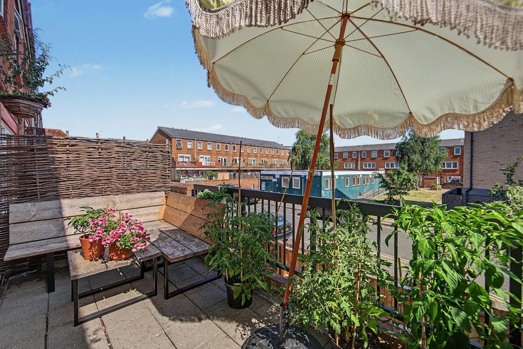 Property photo 2 of 15 Terrace