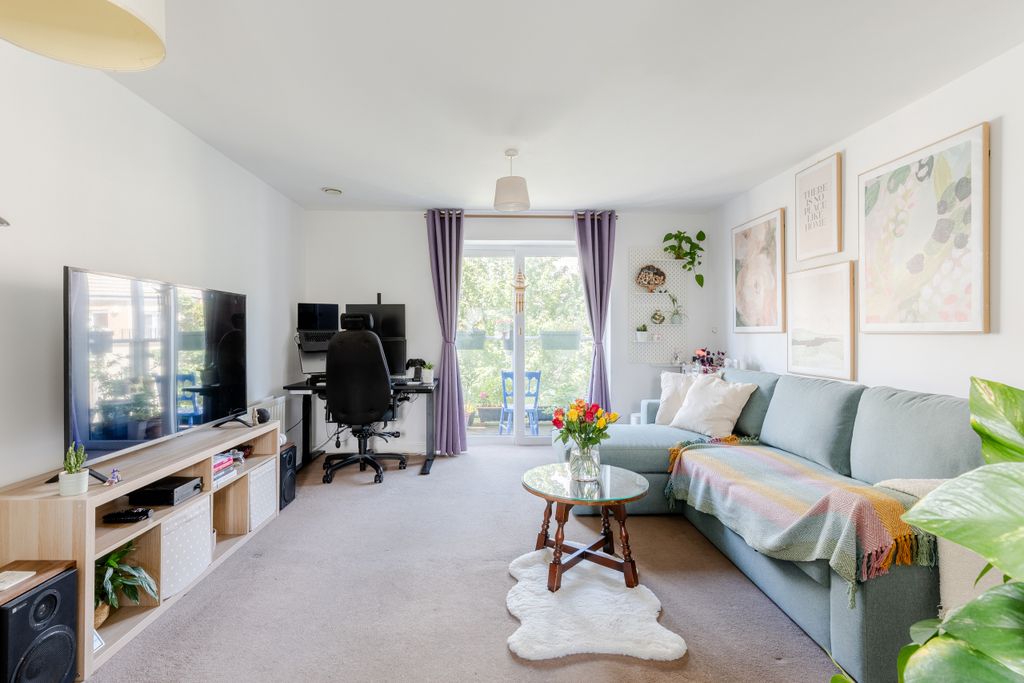 Property photo 1 of 14 A7406600-Hdr-3