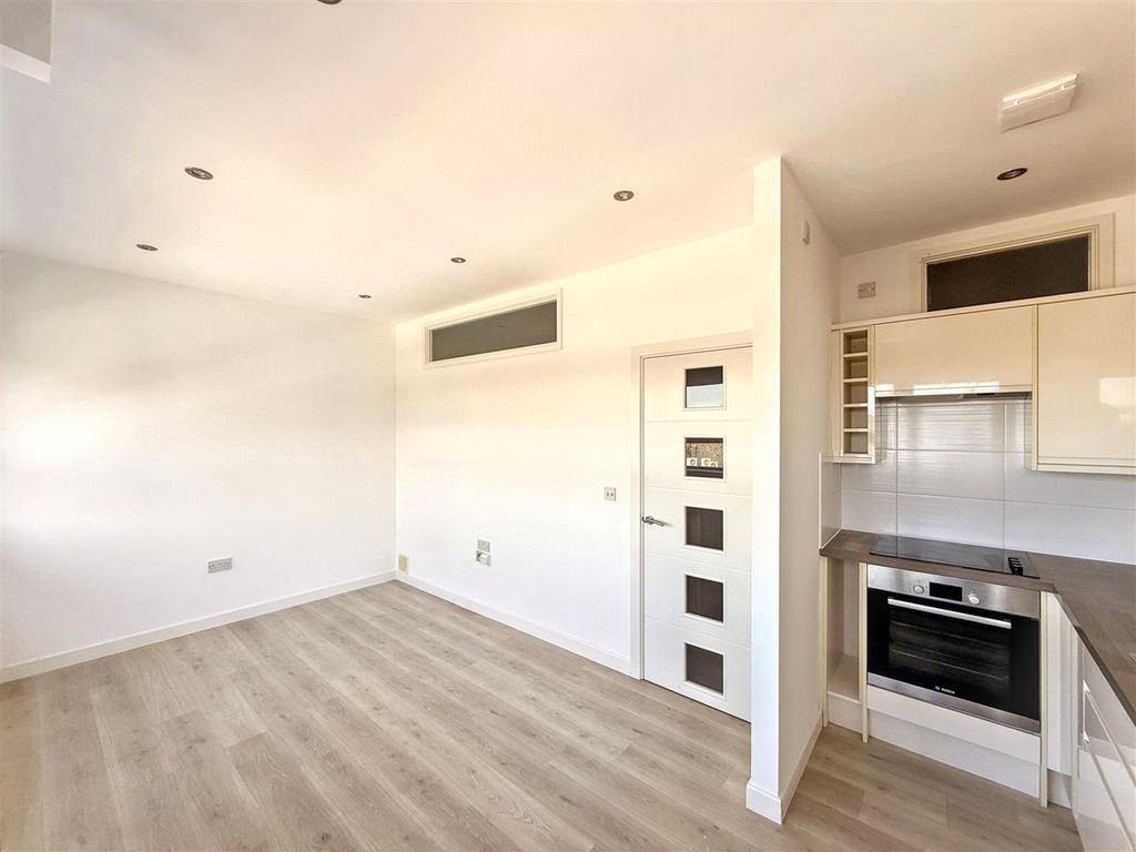 Property photo 2 of 8 Image00006 (5).Jpg