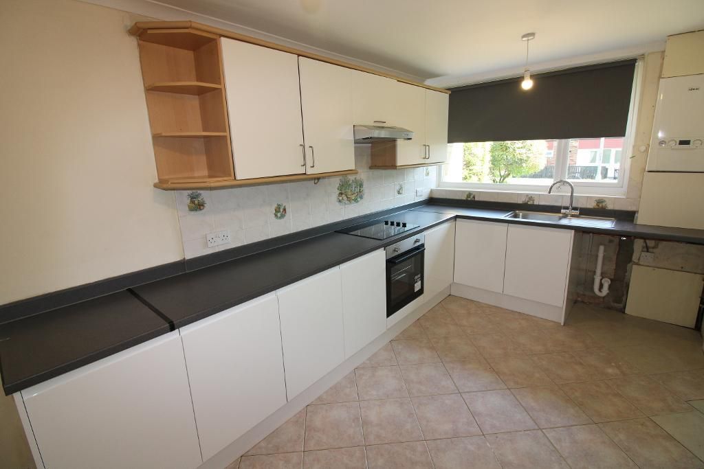 Property photo 2 of 8 Kitchen