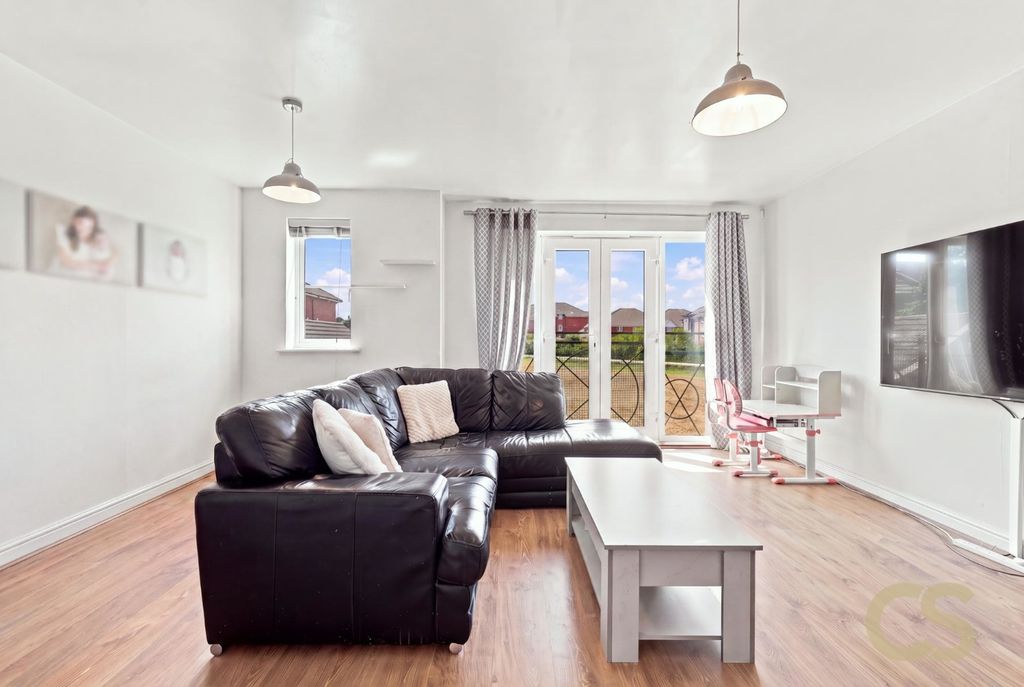 Property photo 2 of 15 5366073