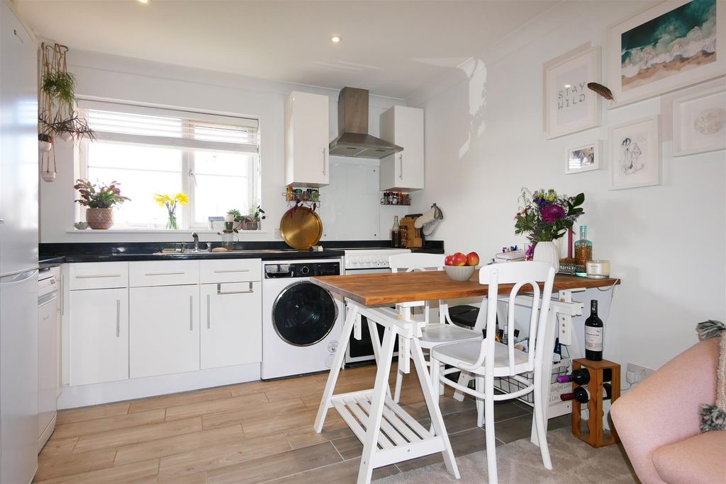 Property photo 3 of 9 Kitchen Area