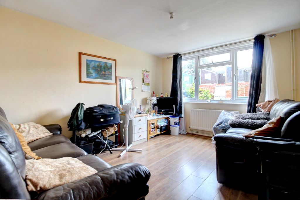 Property photo 2 of 10 Lounge