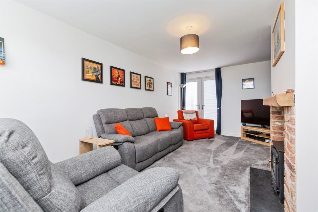 Property photo 3 of 17