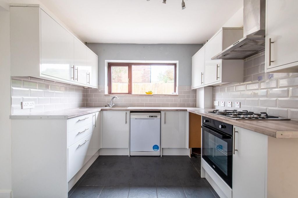 Property photo 3 of 15 Kitchen