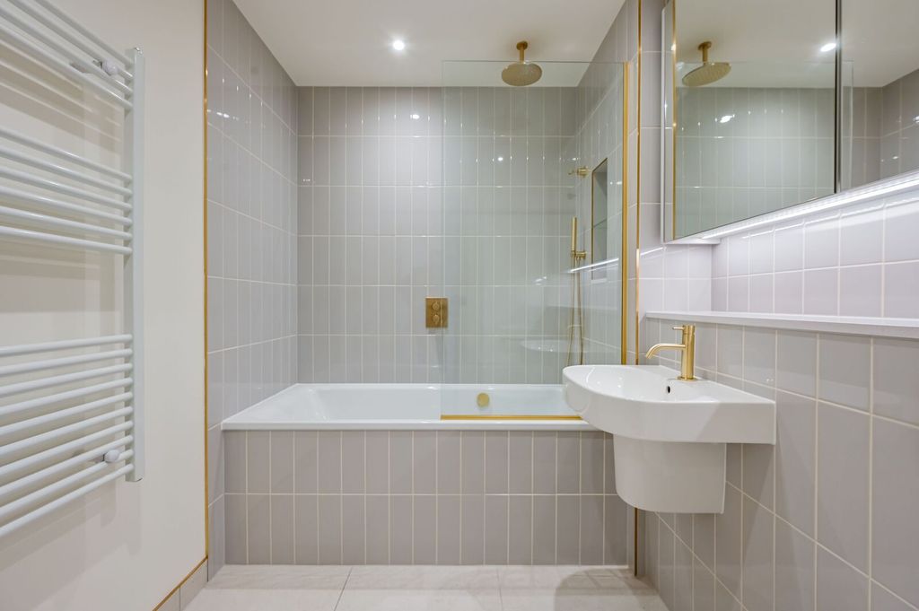 Property photo 2 of 33