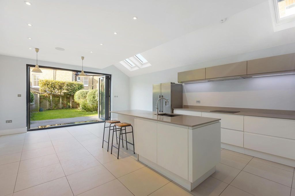 Property photo 2 of 12 Image