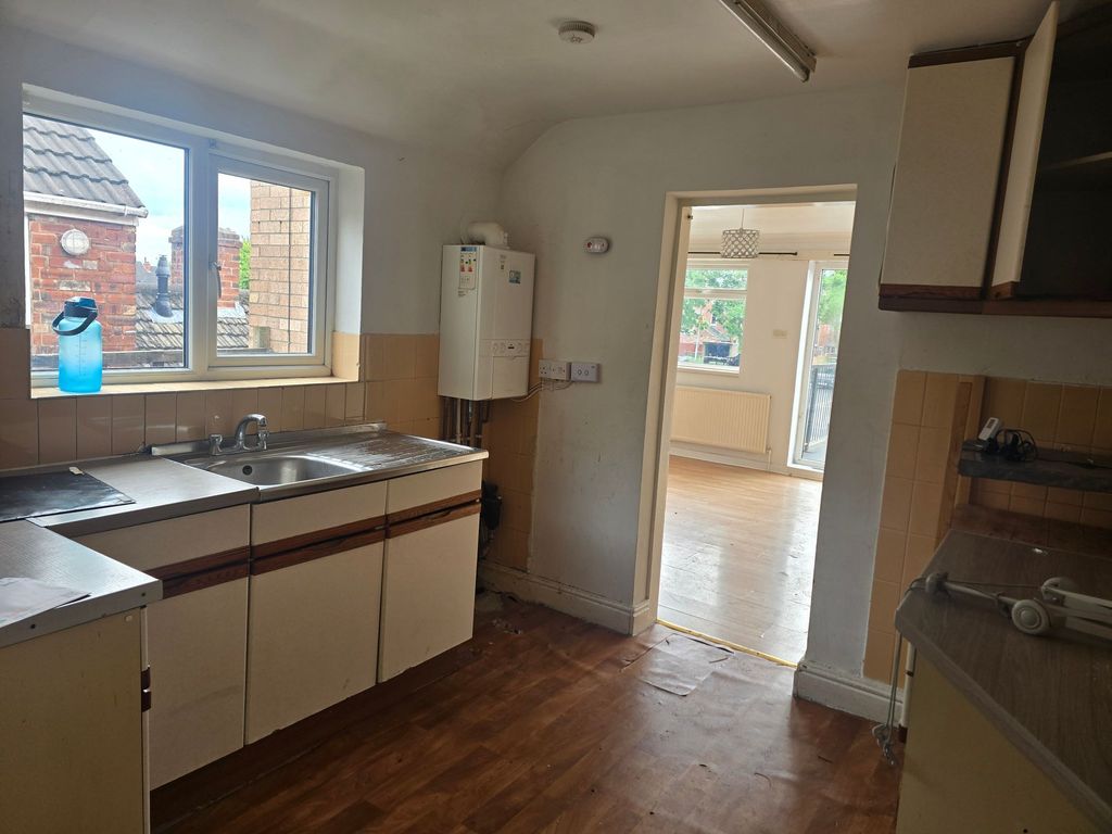 Additional image 9 of 2 bed flat for saleDoncaster Road, Scunthorpe DN15