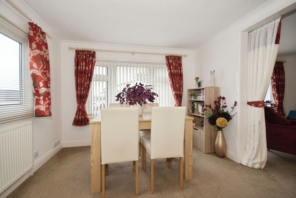 Property photo 3 of 17 Photo