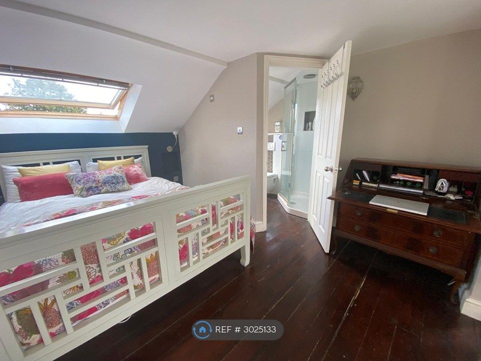 Property photo 2 of 8 Loft Bedroom With Ensuite Bathroom And Study Nook