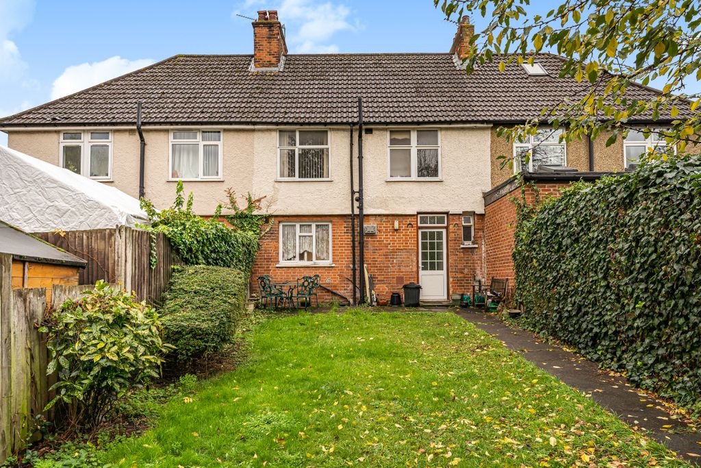 Property photo 1 of 9 4 Rose Gardens-4