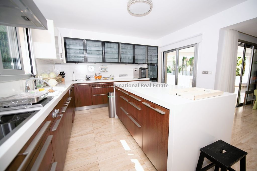 Property photo 3 of 33